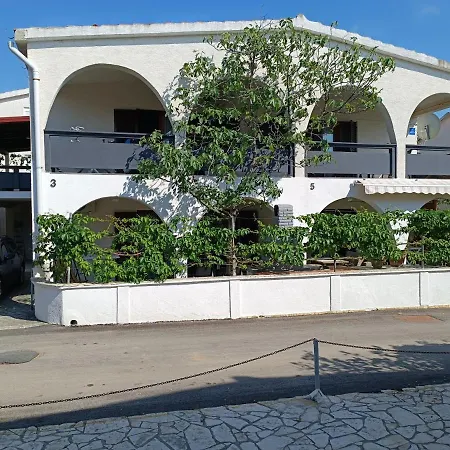 Appartamento Branka- 4 In House- 1 Has Jacuzzi Vir