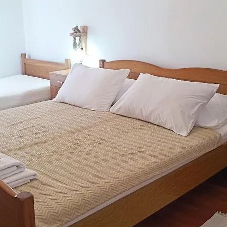 Branka- 4 In House- 1 Has Jacuzzi 아파트