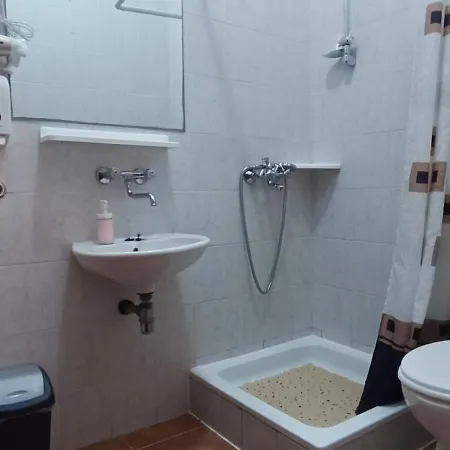 Daire Branka- 4 In House- 1 Has Jacuzzi Vir