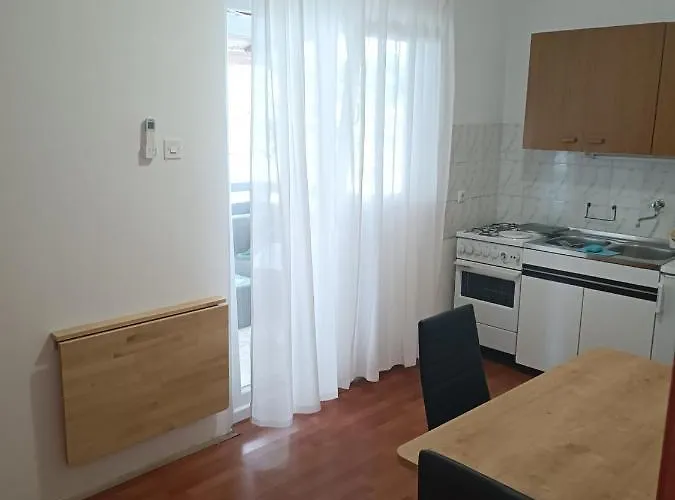 Branka- 4 In House- 1 Has Jacuzzi Appartamento *
