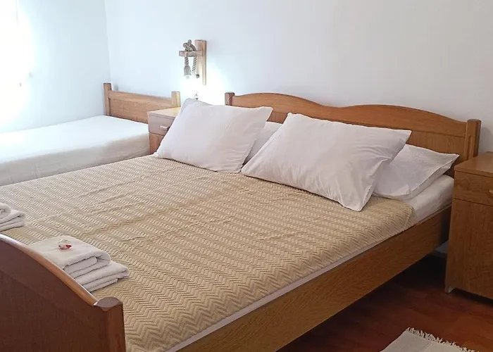 Branka- 4 In House- 1 Has Jacuzzi Appartamento