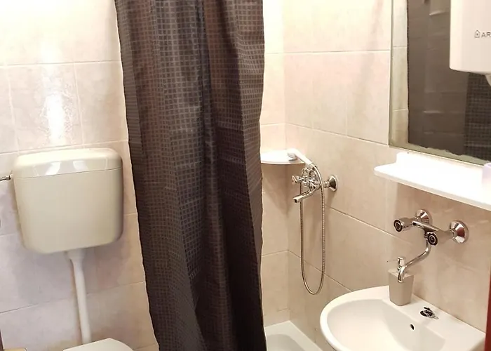 Branka- 4 In House- 1 Has Jacuzzi * 비르