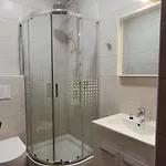 Branka- 4 In House- 1 Has Jacuzzi * ויר