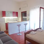 Branka- 4 In House- 1 Has Jacuzzi ויר