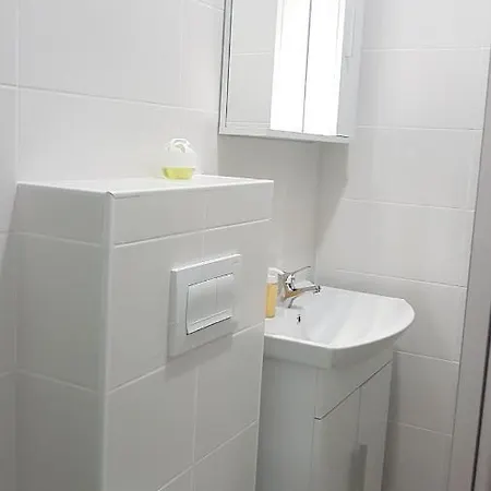 Branka- 4 In House- 1 Has Jacuzzi *