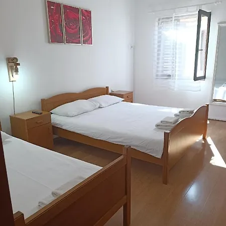 Branka- 4 In House- 1 Has Jacuzzi *