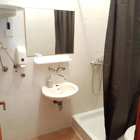 Branka- 4 In House- 1 Has Jacuzzi Apartment Vir