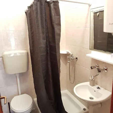 Branka- 4 In House- 1 Has Jacuzzi * Vir