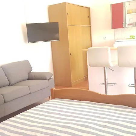 Branka- 4 In House- 1 Has Jacuzzi Apartment