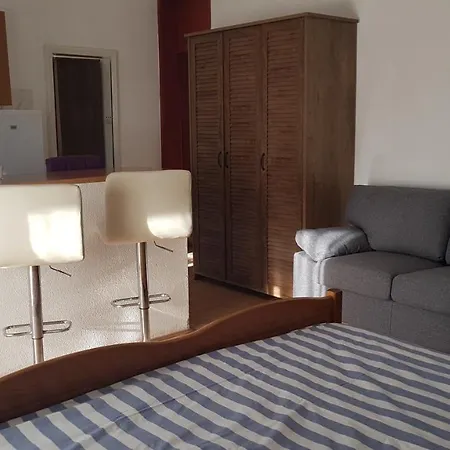 Branka- 4 In House- 1 Has Jacuzzi Apartment *
