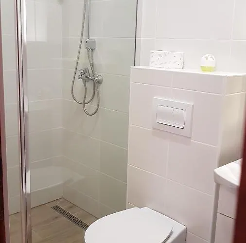 Branka- 4 In House- 1 Has Jacuzzi *